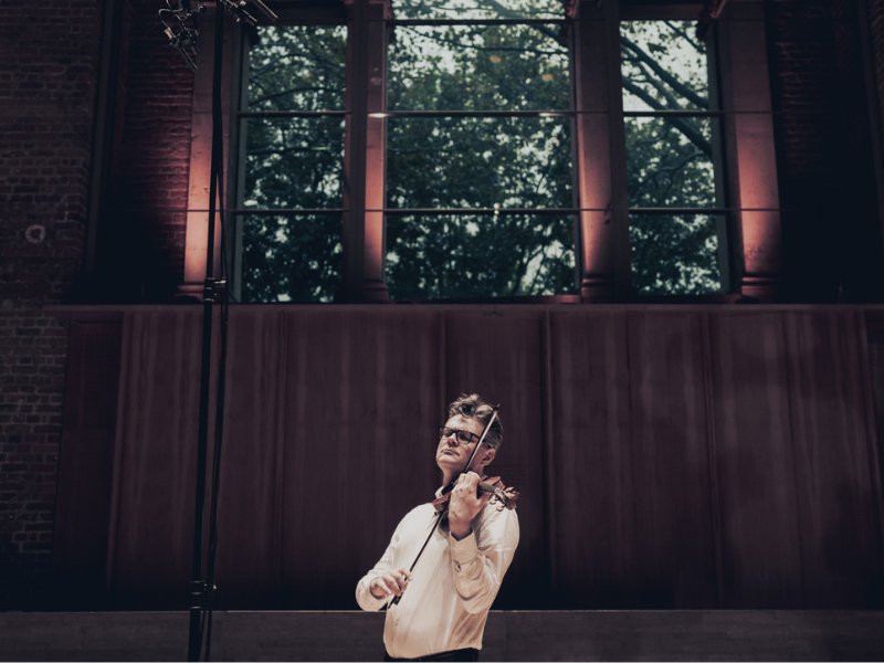 Roman Simovic, stella della London Symphony Orchestra, protagonista ad “Attimi di Mistero” con la Filarmonica Toscanini