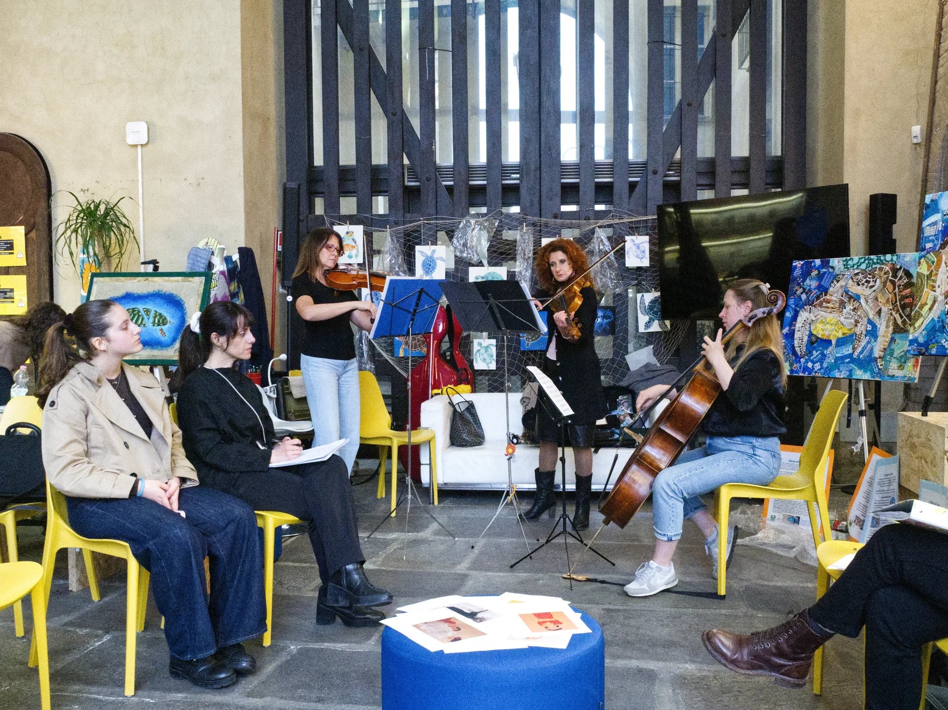 Partecipanti al laboratorio autobiografico tra musica e parole con Irene Valota